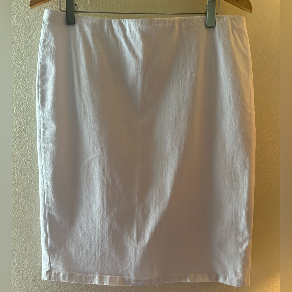 89th & Madison Classic White Pencil Skirt